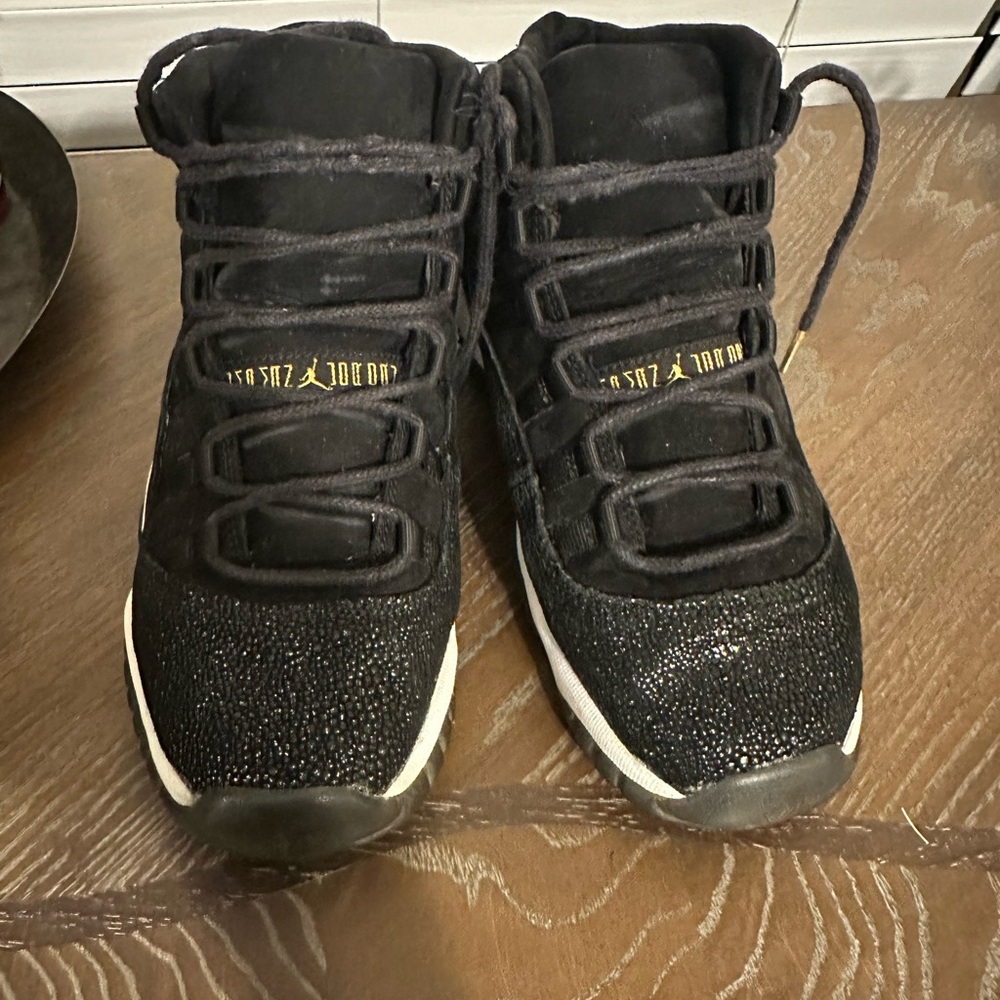 Jordan 11 Retro Heiress Stingray Black, size 6Y